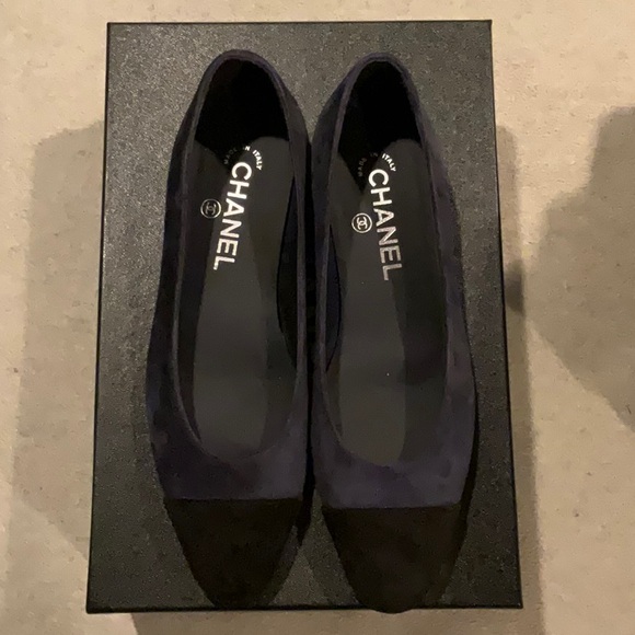 Chanel Suede NIB Flats - Picture 1 of 4